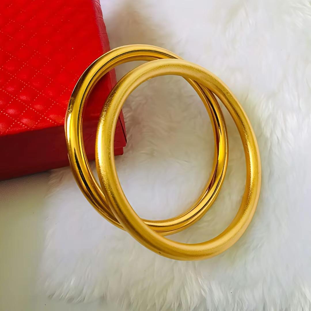 公司团建认识个男生，相处着看着还行，没多久就同居了，一起住了4个月，他送了我一对