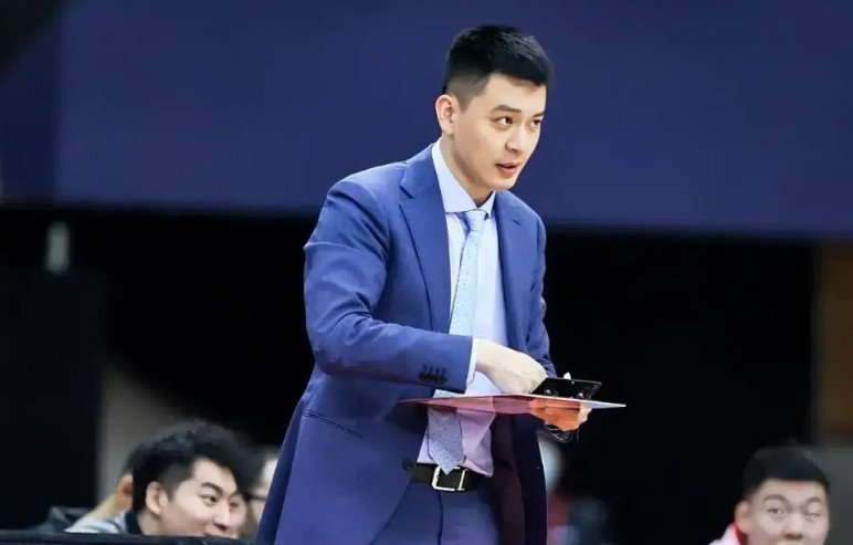 回到主场必爆发！其实杨鸣心中有数！两连败主要在于赵继伟被包夹别看广厦队在主场