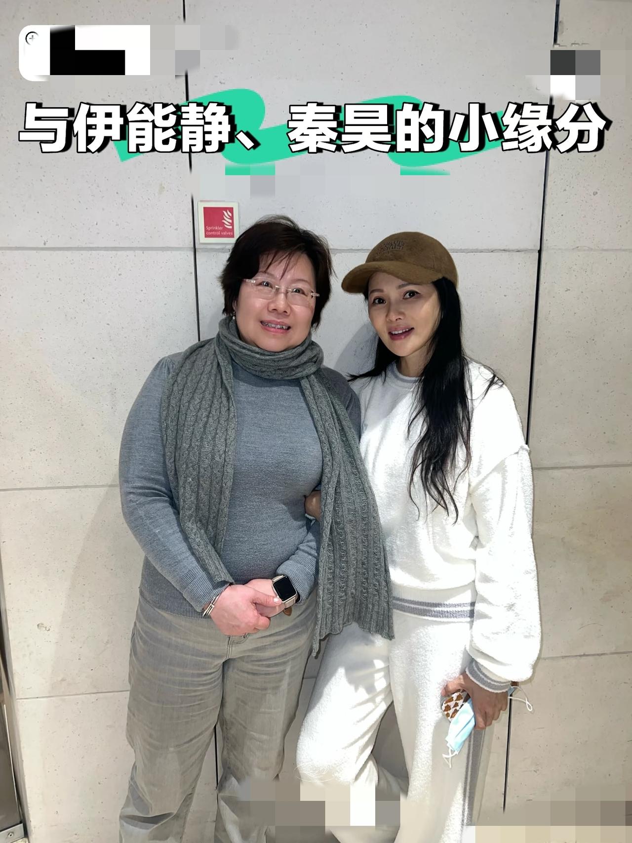 大英博物馆导游晒出的她与伊能静秦昊的合影，伊能静在路人镜头下真实颜值曝光，状态还