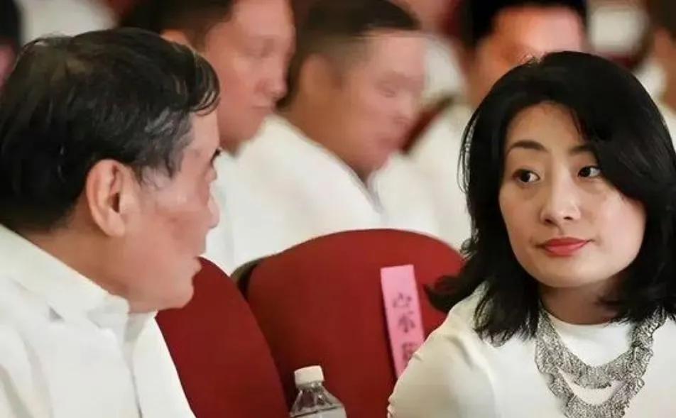 宗馥莉叔叔宗泽后指责侄女，他觉得宗馥莉“不够厚道，从小就自私、六亲不认”，这有点