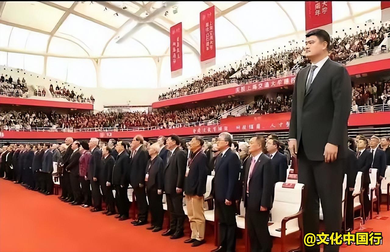 姚明好棒！上海交通大学130周年校庆，他是以校友身份受邀参加。他是上海交通