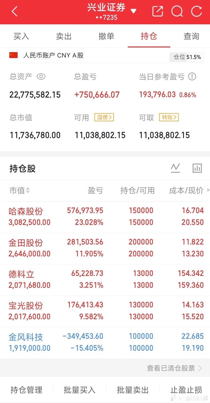 中国芯片界，同时出了两个“王”，同年诞生，却一个向左，一个向右。一边，是长江存储。国家队出手，紫光牵