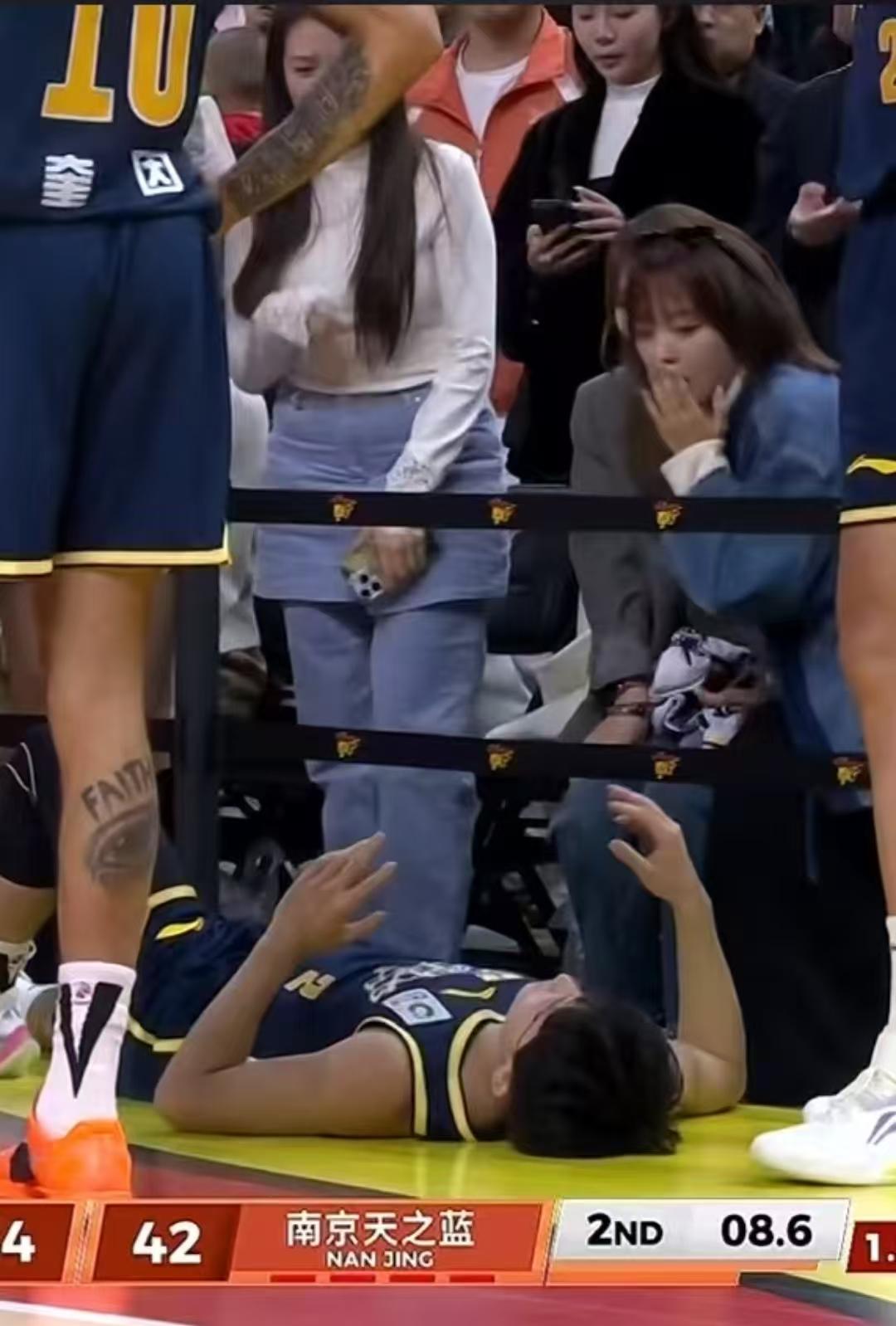 徐杰受伤，抖音弹幕一堆说风凉话的观众，有说活该的、有说报应的······换了转