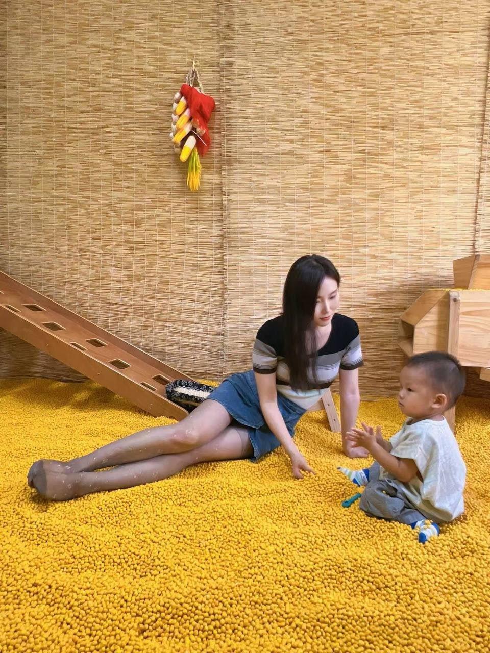 多少父母一辈子都在做一件事，拼命修理孩子，却从没想过，该修理的其实是自己，你嫌孩