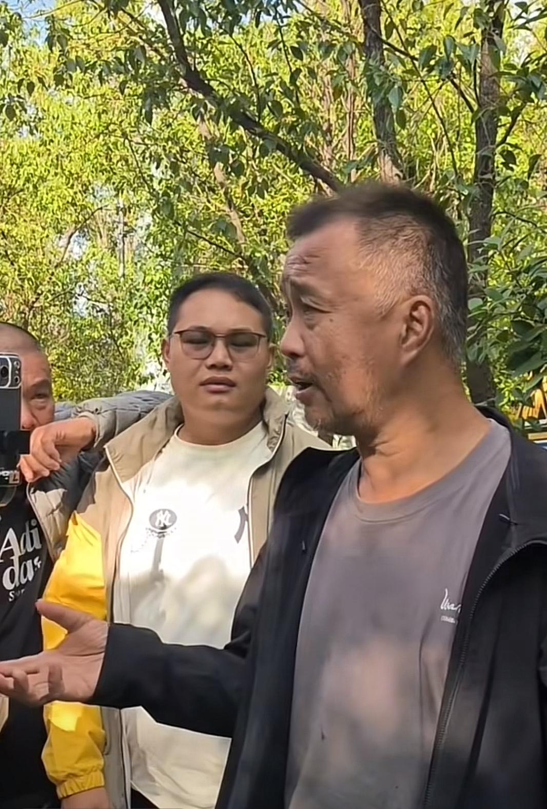 沈巍教育众主播，提意见可以，对就改，不对就淡淡一笑；我讲的话，你们听了吗？如