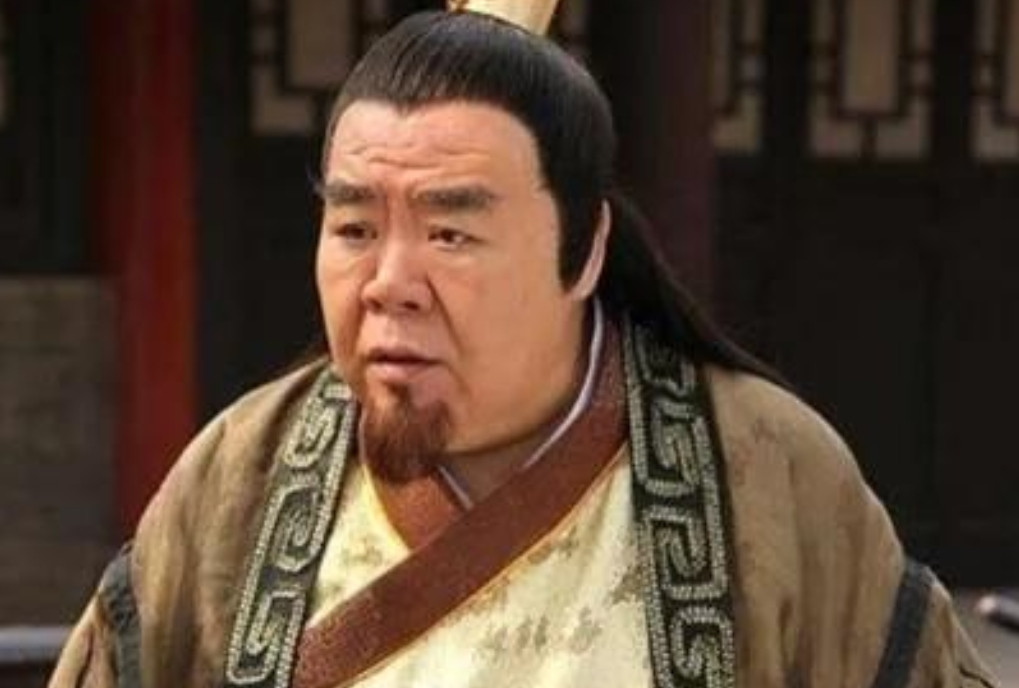 一个姓朱的土匪头子，计划带人抢劫山北窦员外。算命先生说：“万万不可！猪吃豆易长膘