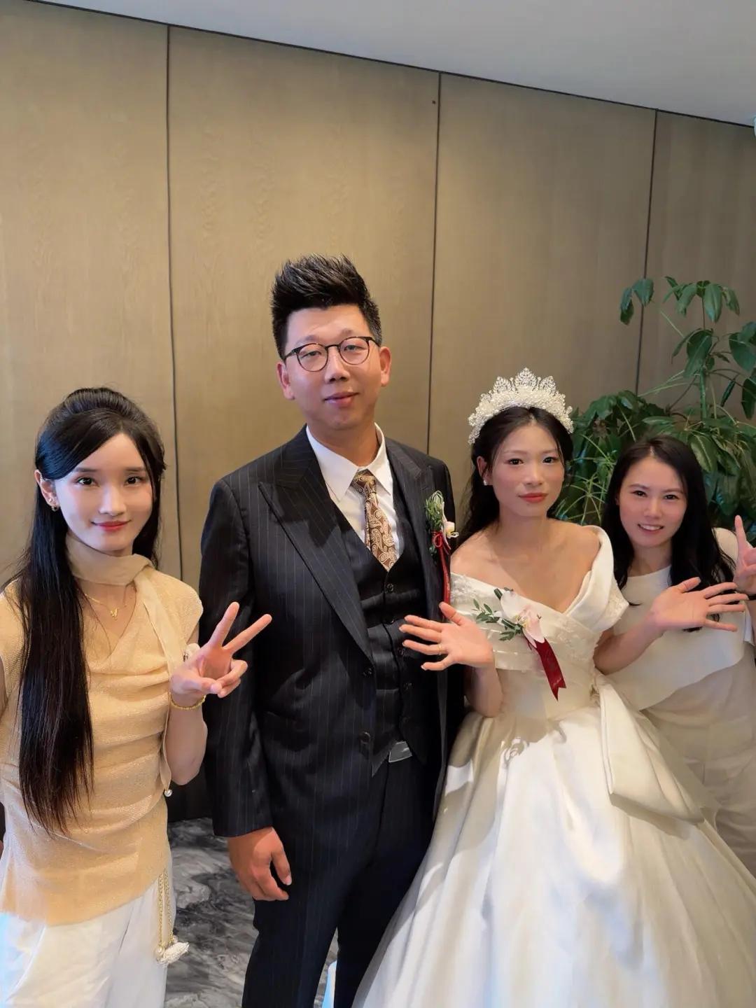 中国马拉松新生代王牌战队，强势成型！随着张德顺婚礼落幕，她的丈夫董维鹏彻底