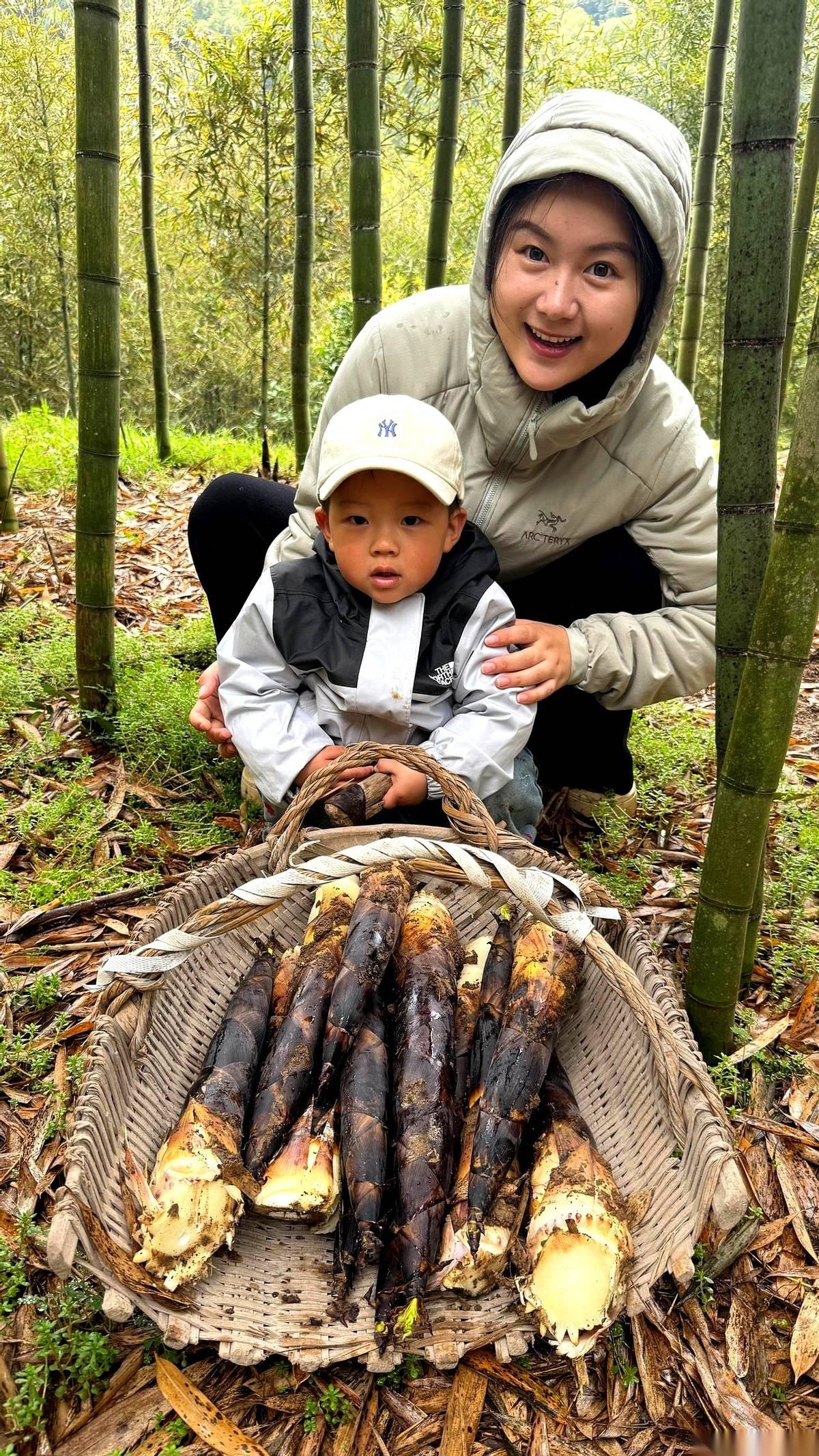 宁波奉化有道菜，本地人给起了个外号，叫“压饭榔头”。有个博主就卖这个，去年一口