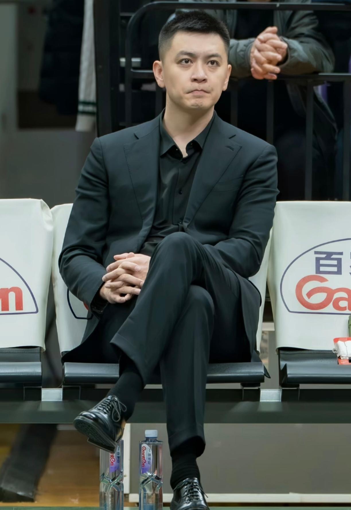 别再说辽篮囊中羞涩了！对于这个赛季的辽宁队来说，常常被差钱摆烂的言论所围绕，我觉