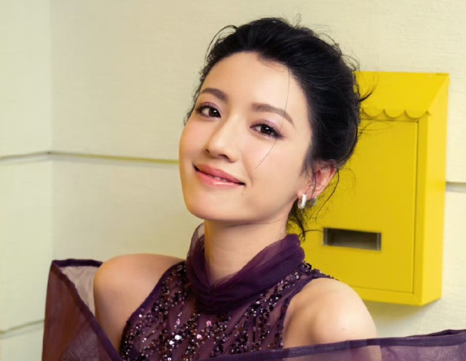 TVB实力派花旦蔡思贝，突然冲上了热搜，这次可不是啥好事，而是她彻底被TVB官网