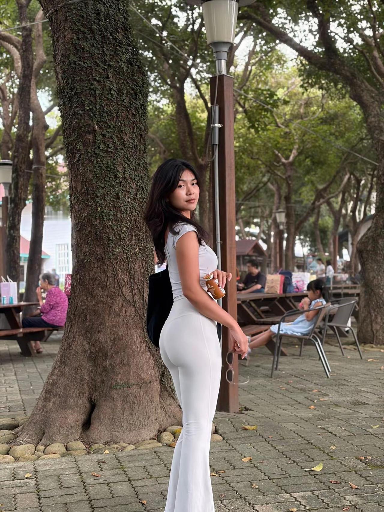 健身女孩穿搭好身材好气质少女与众不同蜜桃女孩