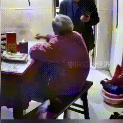 江苏常州，这个不孝子，已经被抓了！因为他姐姐已经忍无可忍，93岁的老母亲，在家中