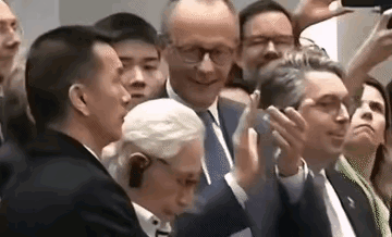 据说宇树的王兴兴，是个90后，也就是30多岁的样子，这么年轻的一个人，就做出了这