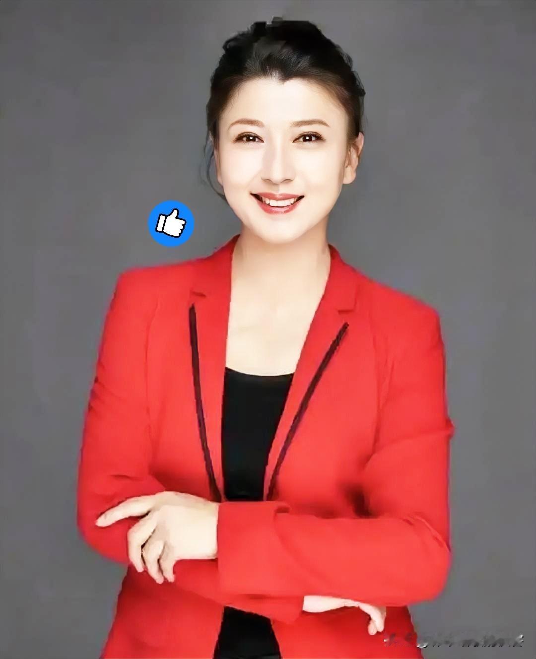 闫学晶这个人，你不能细看，因为你一细看，越仔细看越觉得这个人长了一张讨喜的脸