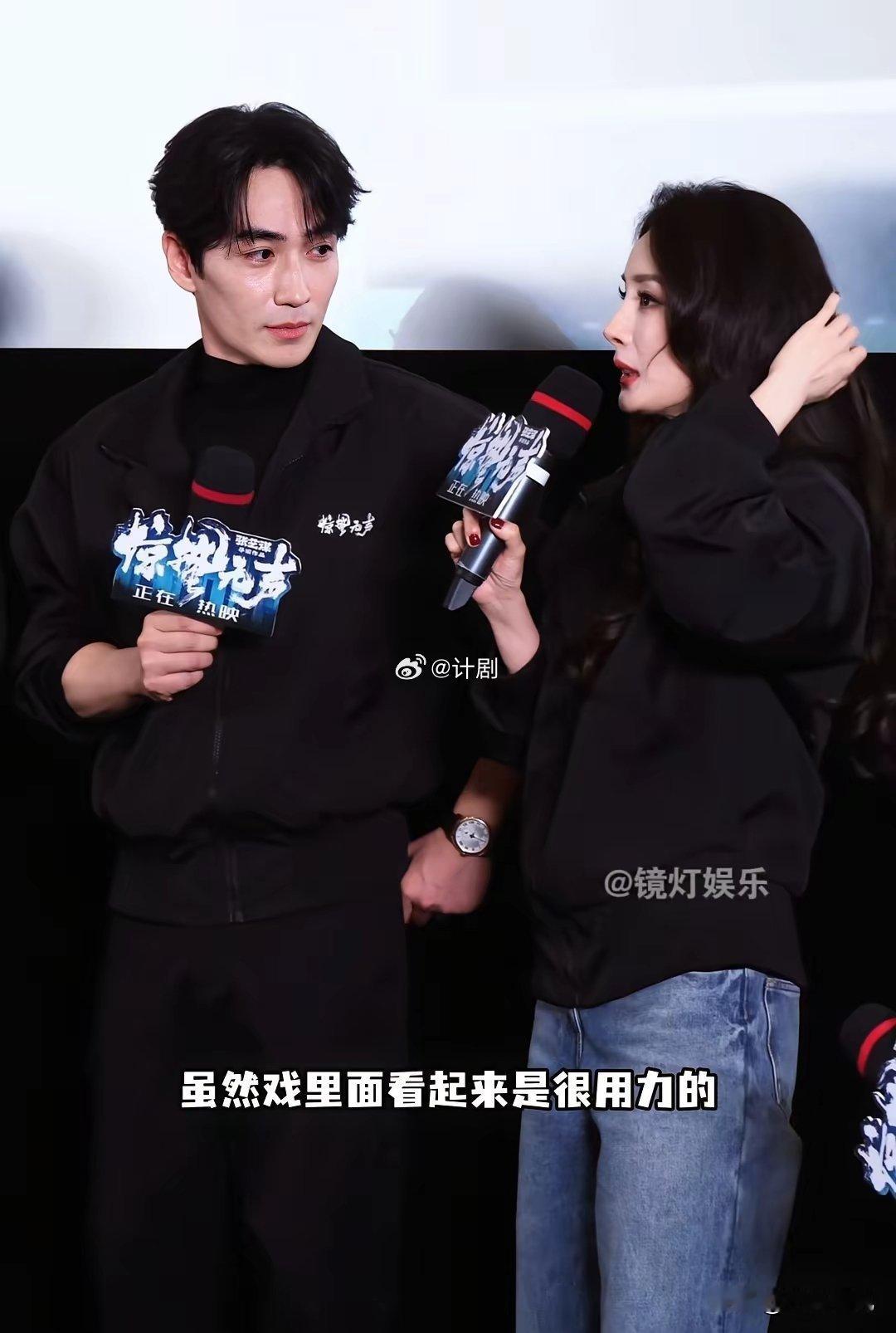 《惊蛰无声》电影首映礼上，朱一龙看杨幂的眼神，没有动心是不可能的！杨幂在接受拜访