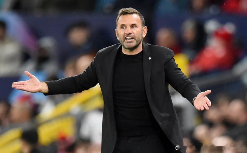 加拉塔萨雷主帅奥坎·布鲁克出席了对阵利物浦的欧冠1/8决赛次回合比赛赛前新闻发布