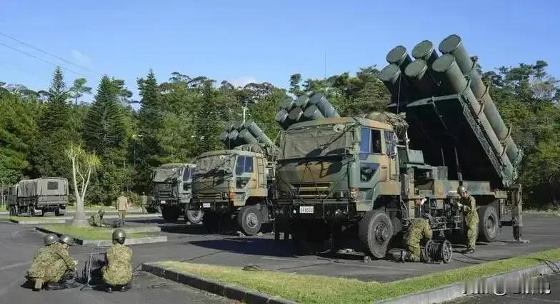 外媒炸锅！当着日本航母的面，055在菲律宾海疑似发射鹰击-21，4月20日，“肩