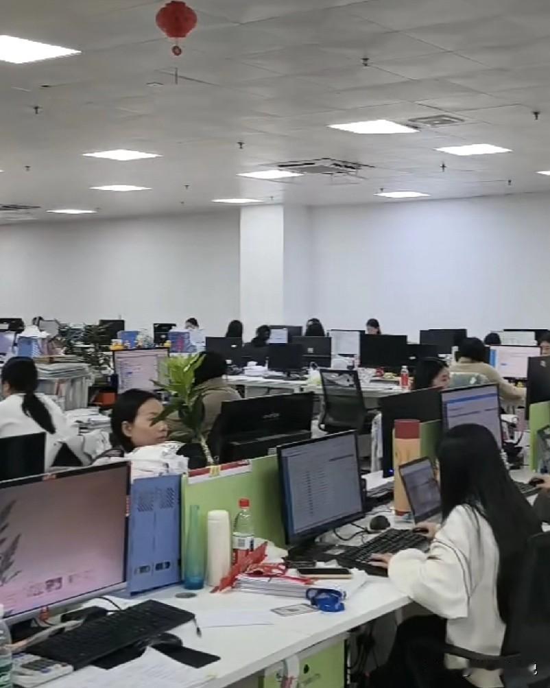 作为一个面试过大几百例候选人，同时自己也被别人面试过的底层hr，我对面试的观念就