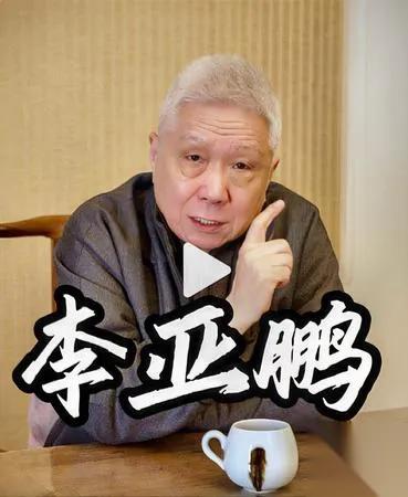 田朴珺半夜发了条视频——居然跟大家说“我以前错了”。视频里她穿得素素的，