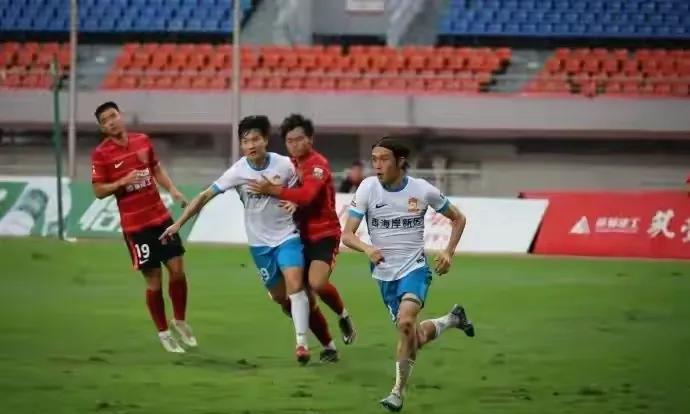 热身赛：青岛西海岸俱乐部4-1力克成都蓉城，戴维森独中两元7月11日于青岛举行