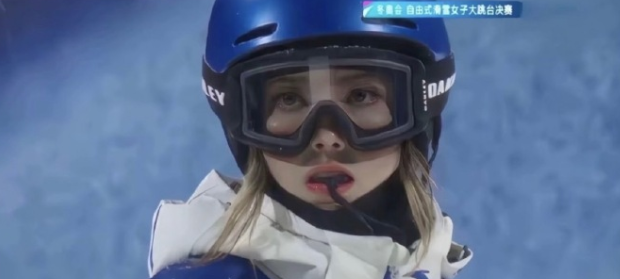 米兰冬奥会赛后，谷爱凌直言“痛失2块金牌”的说法很荒谬。她以2金3银共5枚冬奥奖