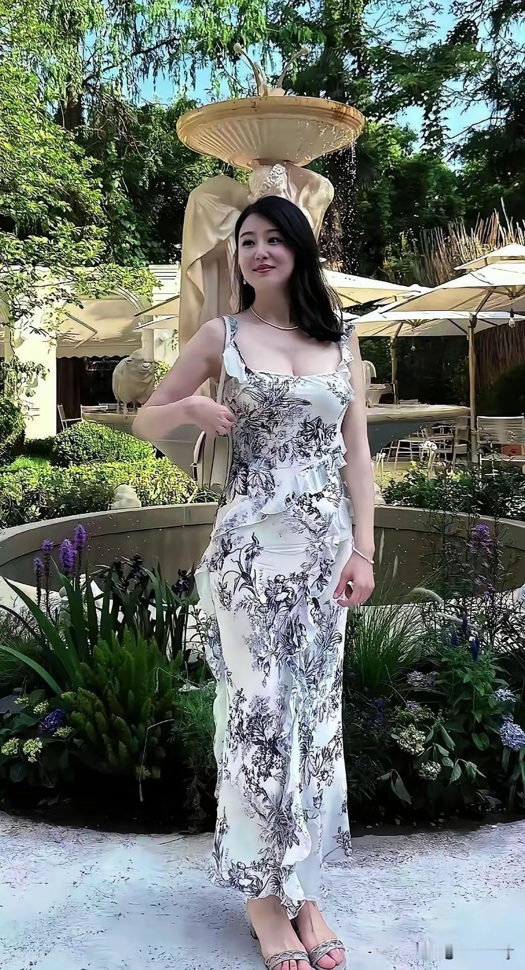 花影摇曳间，美人如画！