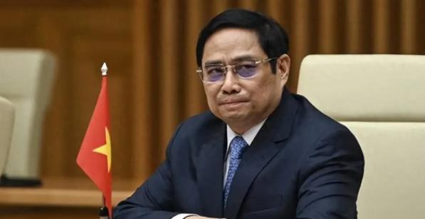 越南终于撕下面具，扯起美国大旗，朝中国背后捅了第一刀。7月，越南突然宣布：对中