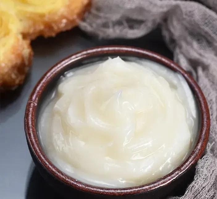 没想到啊，央妈人民日报竟点名猪油。这是湖南大学研发团队的成果，适量食用猪油可减少