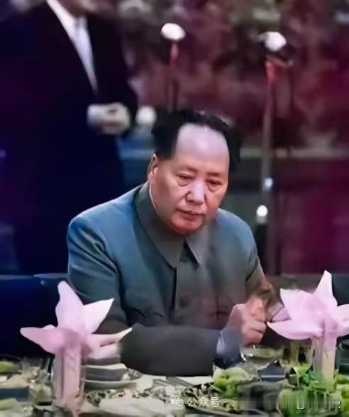 不知道你留意过没有，如今中央党政军部门发布纪念文章时，落笔用的都是“毛主席”这三