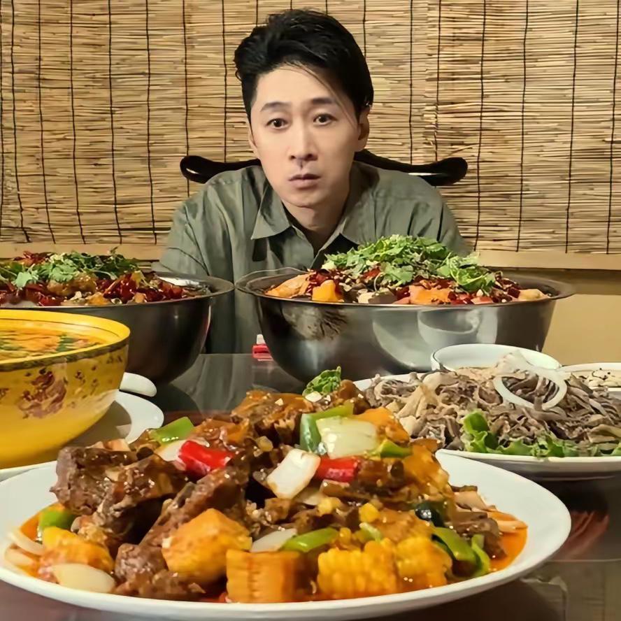 离开开心麻花的王宁，快把最后一点路人缘败光了。点开他的探店视频，全是僵化的流