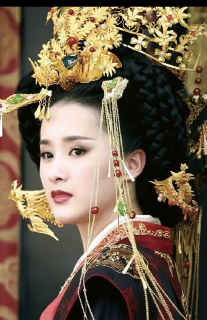 公元582年，陈宣帝因病去世。临终前，太子陈叔宝，和二子陈叔陵都侍候在侧。然而