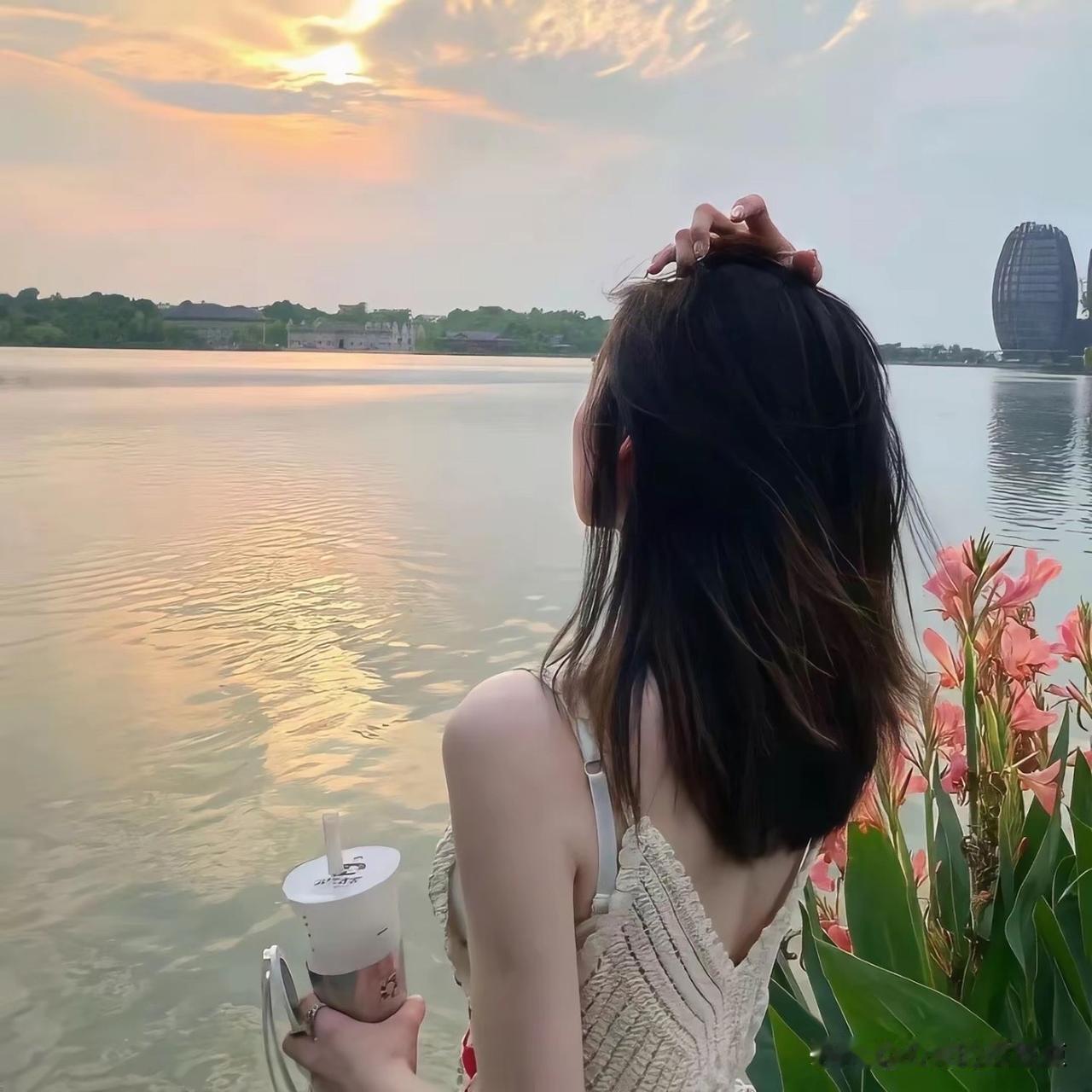 有人问：你觉得婚外情可以被原谅吗？我的回答：可以有时候原谅不一定是离不开