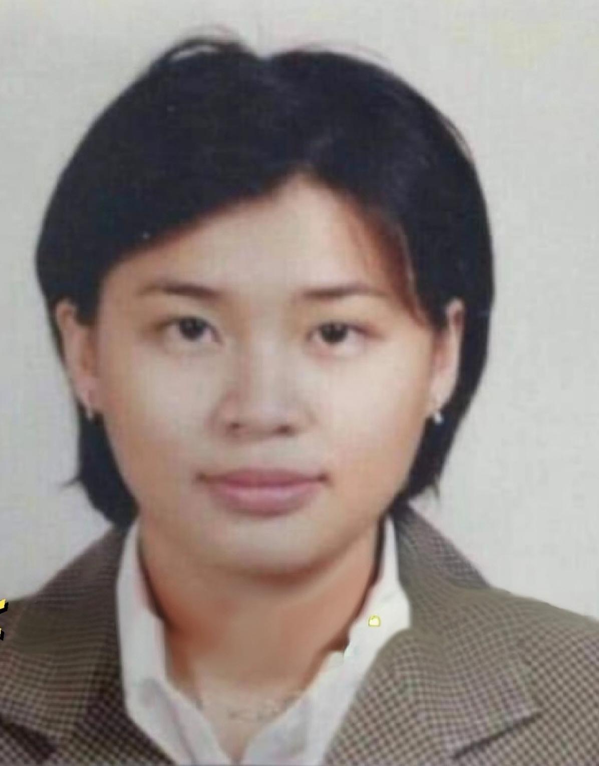 这是泰王玛哈的现任妻子苏提达的早期照片。苏提达是位平民王后，出身于中产家庭。