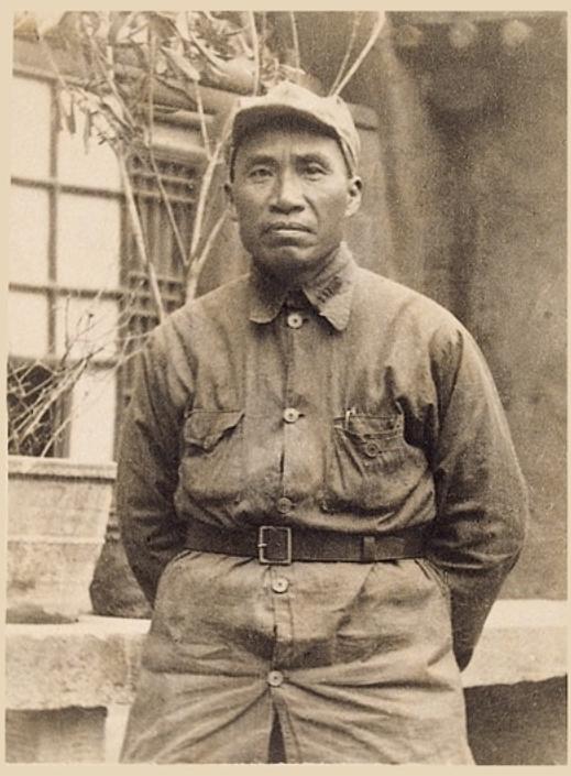 1931年，朱德找一名俘虏，战士汇报人已领两块大洋回乡，朱德亲自骑马去找，追上时