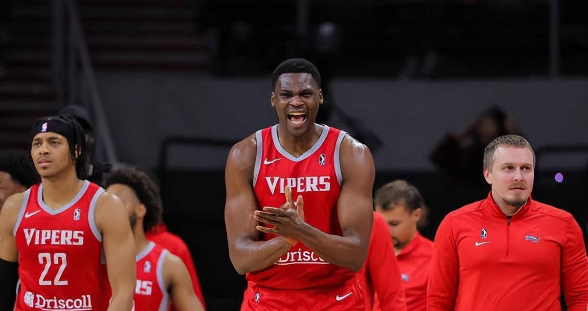 签下NBA合同后第4天，跟腱断了。丹特·埃克姆的四年NBA生涯，只打了8场比赛