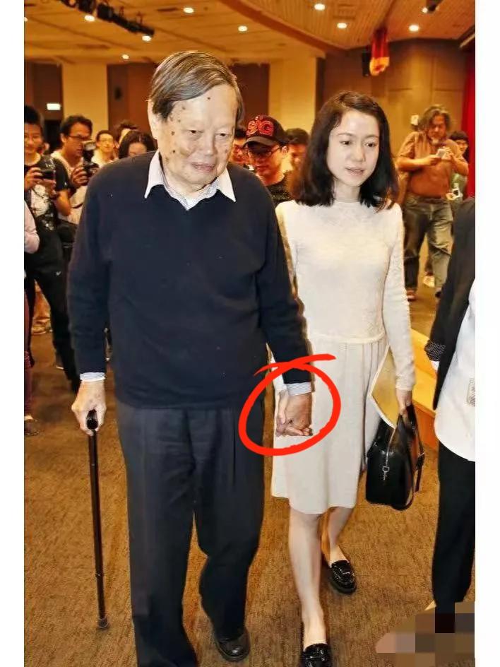 我又相信爱情了，不是因为轰轰烈烈的誓言，而是钱学森先生那句轻轻的“帆帆”。