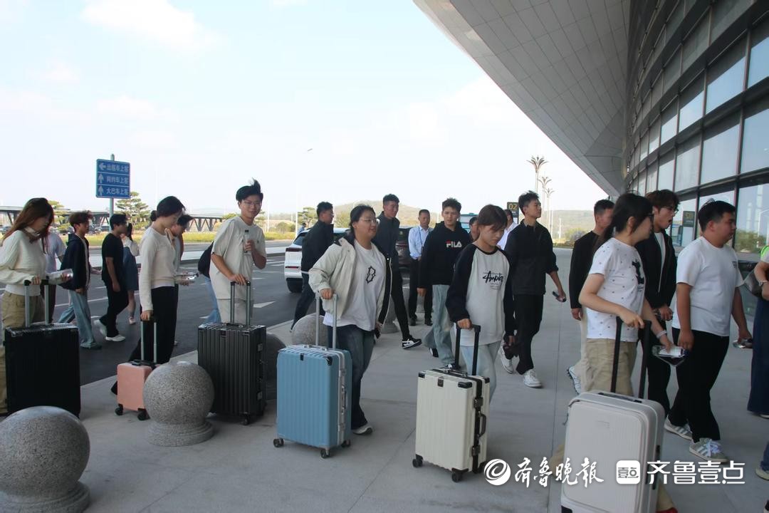 枣庄职业学院志愿服务队配合枣庄翼云机场通航模拟演练社会实践