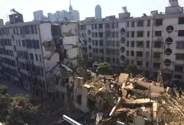 反复有人问，房地产什么时候是个底——我反复强调过，今天再次复读标准答案：你手