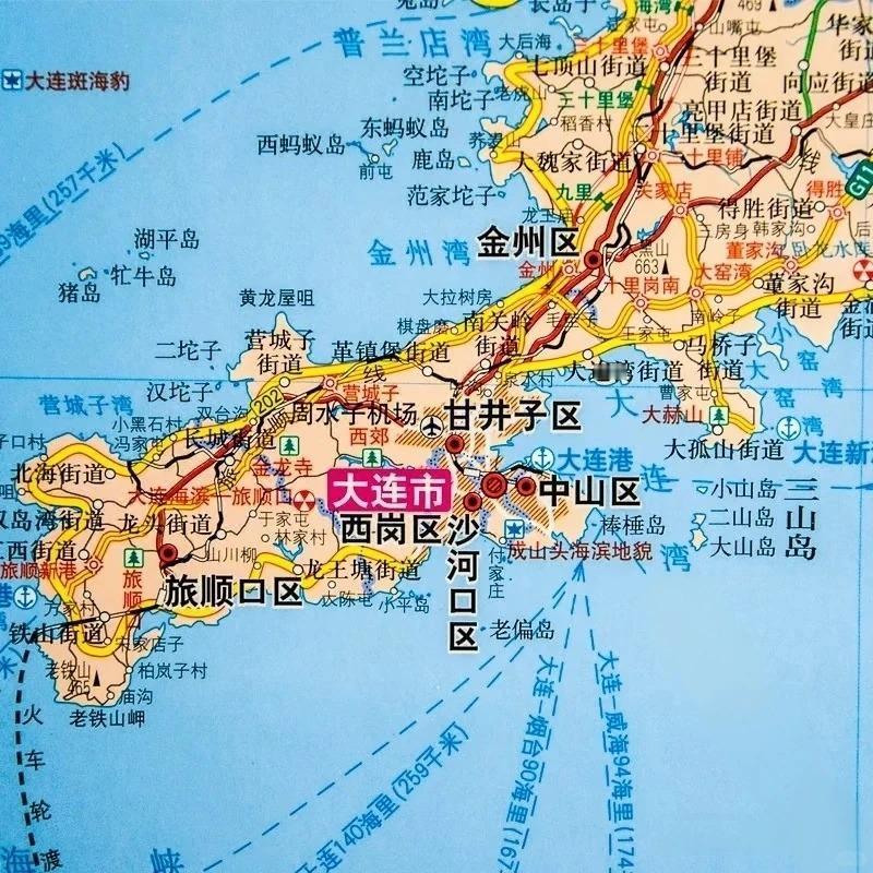 大连从地理和经济形态上看，作为港口城市外向型经济和海洋文化与东北内陆的老工业基地