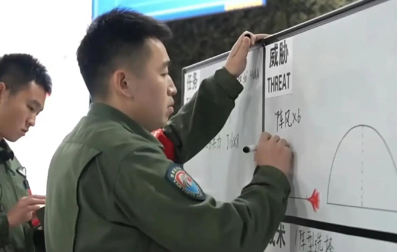 阵风战斗机:感谢歼-16给这么大面子，就是你的小老弟歼-10CE，一点脸也不给我