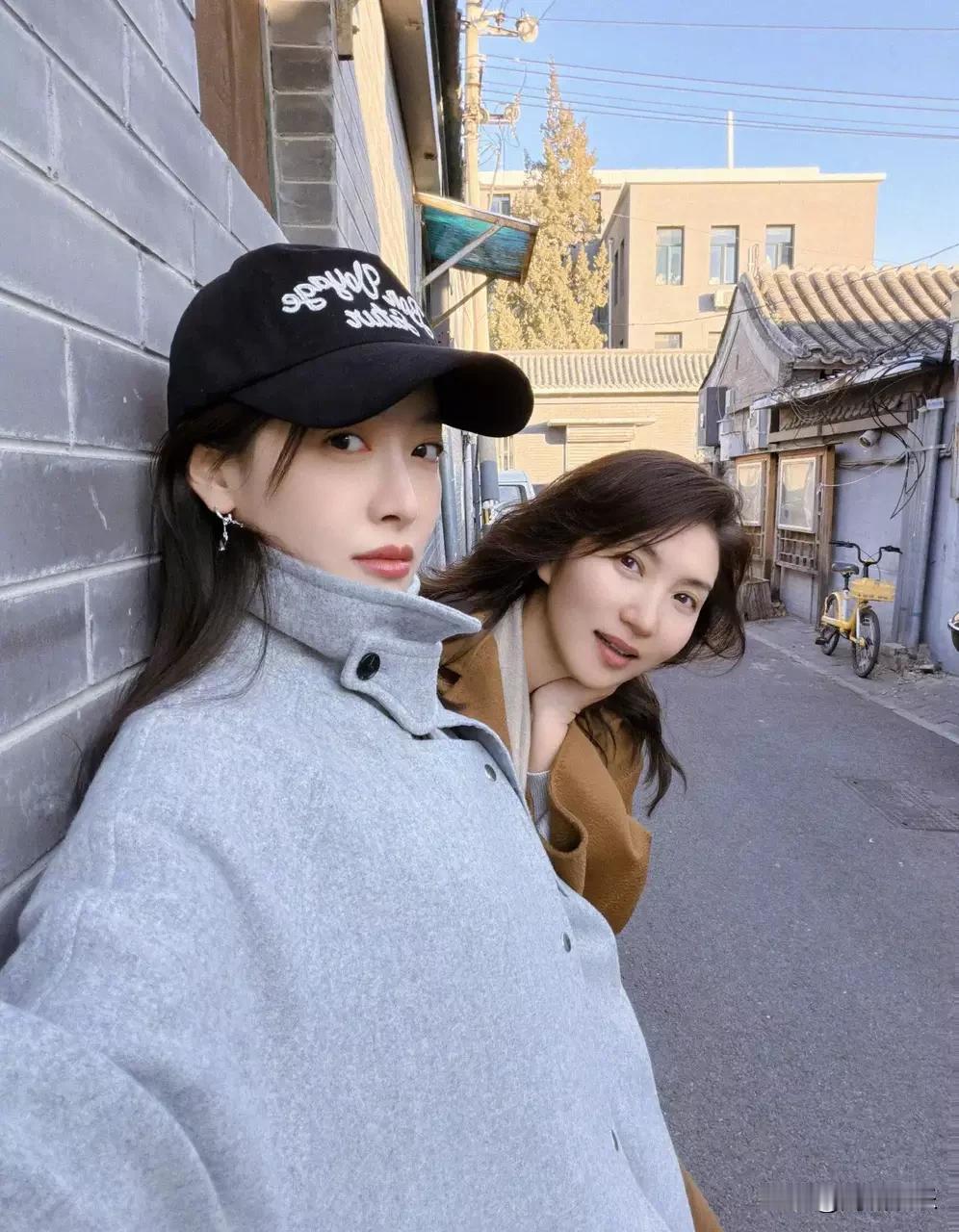 宋茜陈好情人节晒胡同贴贴照：这对相差12岁的"花少姐妹"甜过恋爱41岁陈好