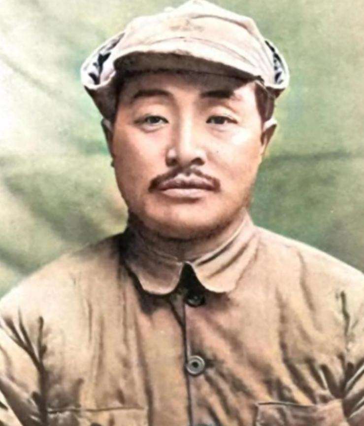 1939年，贺龙欲提拔老部下当旅长，伟人却反问：那个给八路送过4000大洋的土财