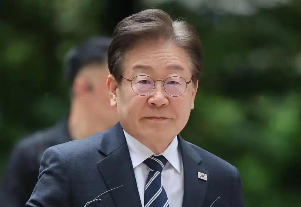 最近韩国总统竞选人李在明在演讲里说：“中国的台湾关我们什么事？感谢中国友好，和平