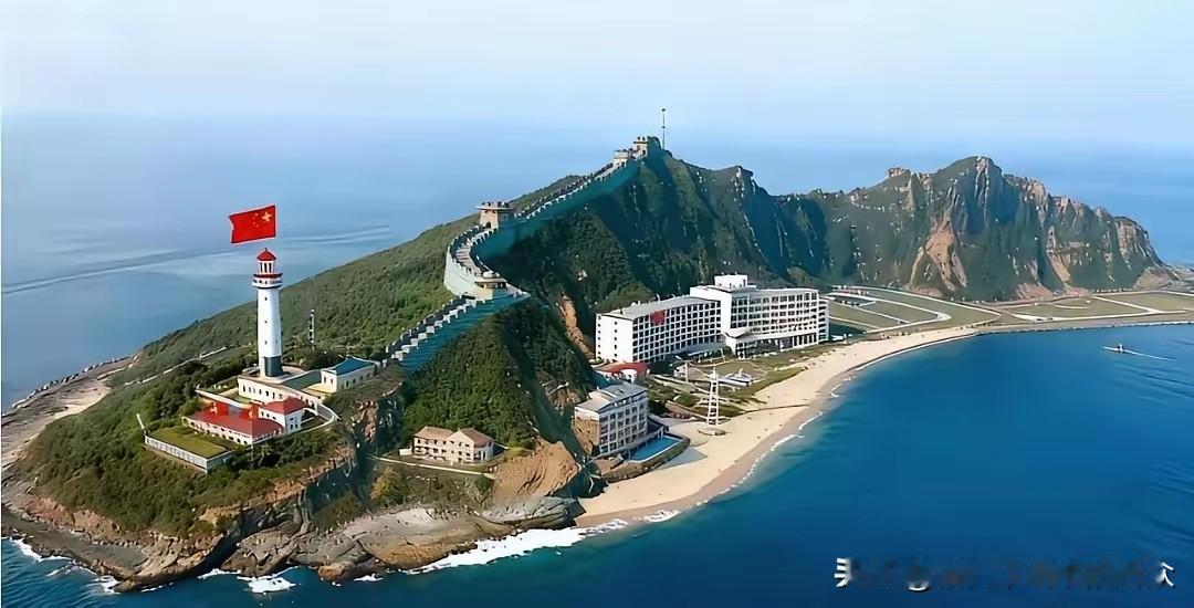 钓鱼岛这么建合适吗？如果旁边再填海扩大范围，可好？[大笑][大笑][大笑]