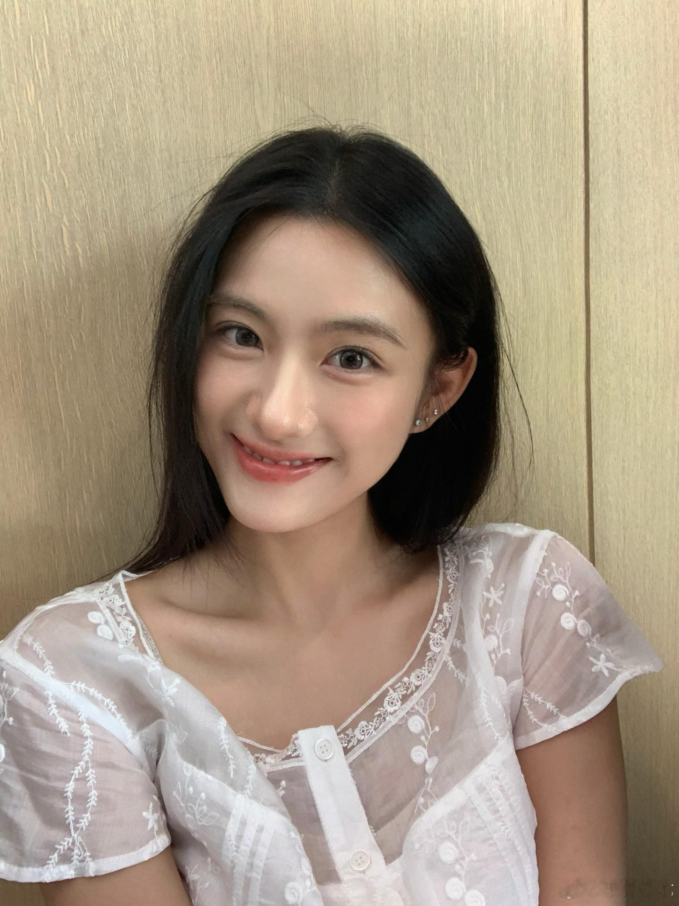 小姐姐也是各个平台都歇了哈哈​​​