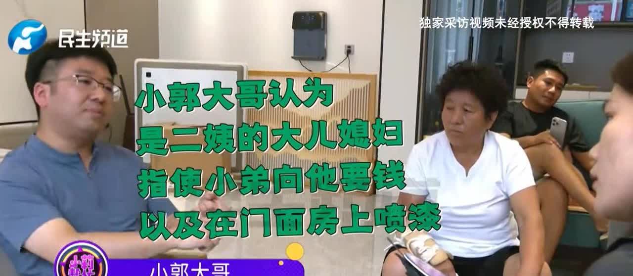 河南平顶山，一男子的父母意外离世，给他留下了5个弟弟妹妹。男子靠着父母留下的一些
