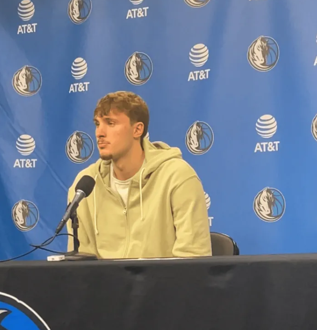 NBA常规赛，独行侠114-116不敌雄鹿。赛后独行侠球员库珀-弗拉格在接受记