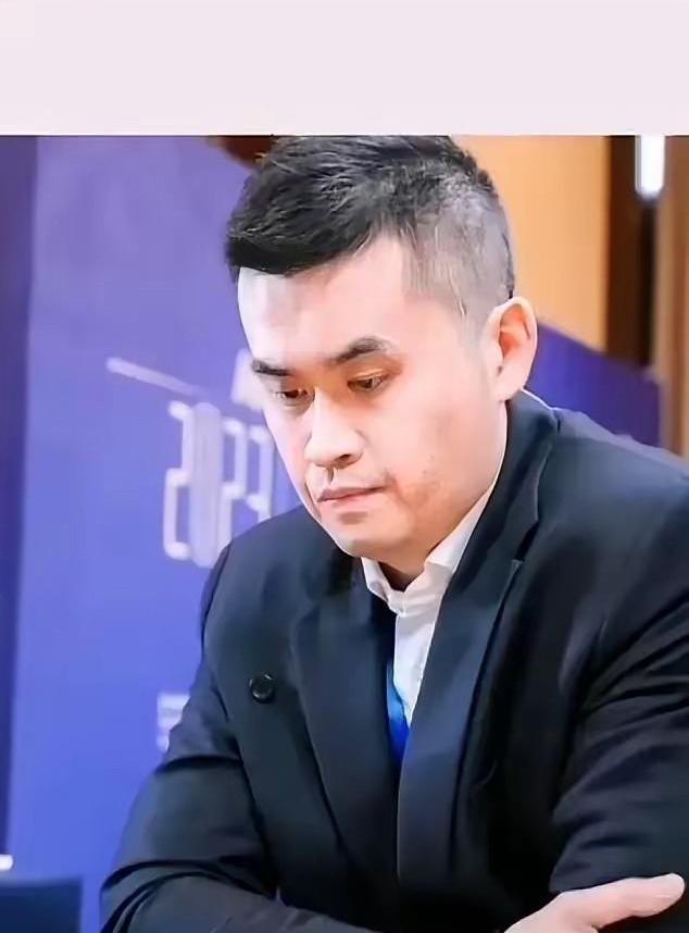赖理兄不是黑马，是常驻前三的硬核玩家。2025年，他带着越南队拿下了史上第一块