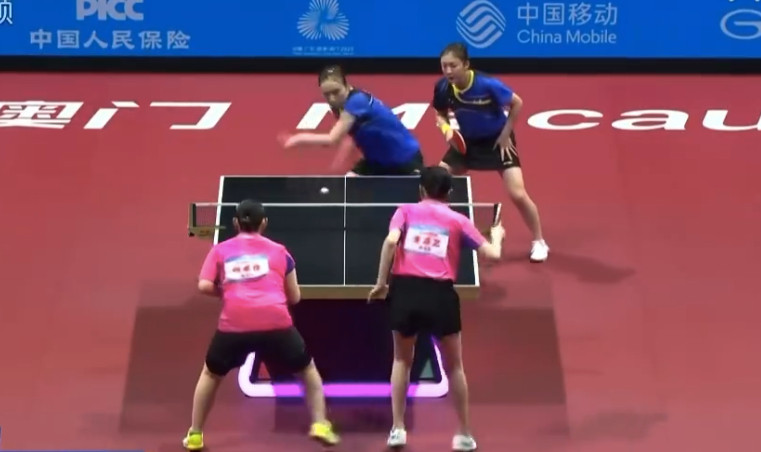 第十五乒乓球女团决赛，山东队3-2战胜河北队，获得金牌。第一场：何卓佳/王添艺0