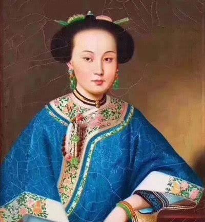 900年（庚子年），慈禧太后西逃西安，甫一下马车，便盯上一名衣着得体、神色从容的
